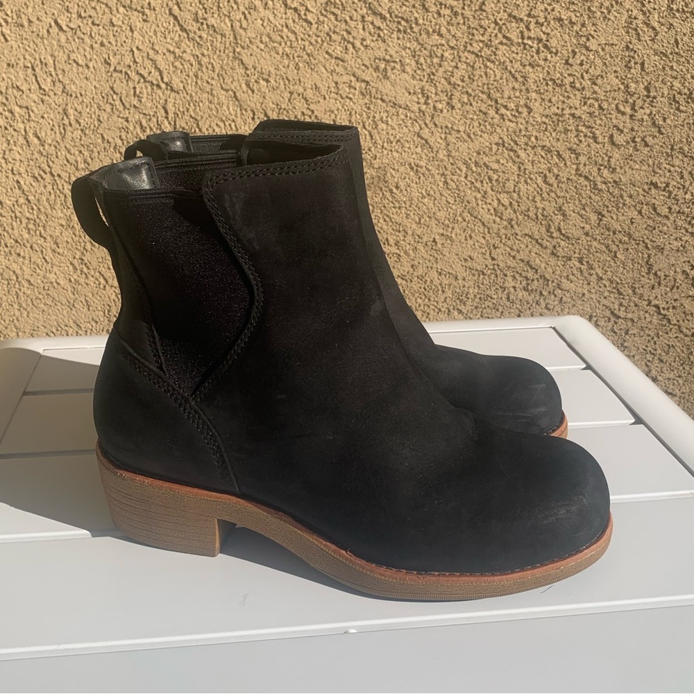 Worx Women’s black leather Chelsea boots size 7W